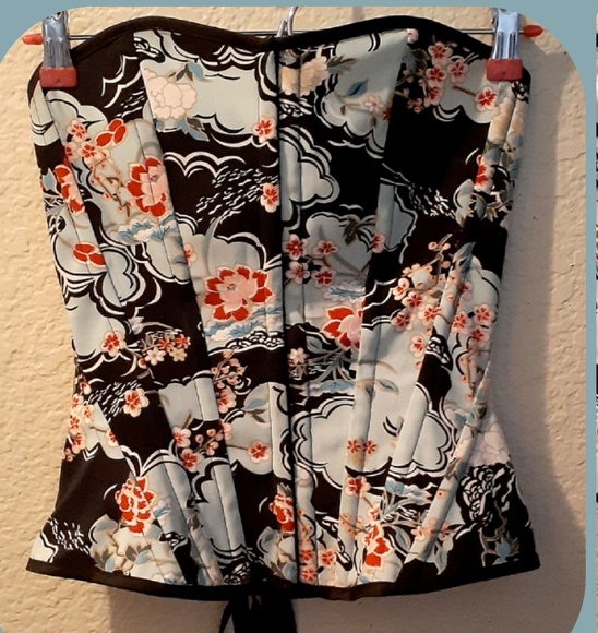 Charlotte Russe Tops - Lace Up Corset ~ Pretty Florals ~🌹